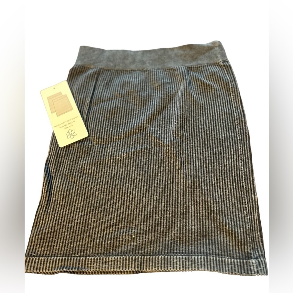 NWT AURA‎ MINI SKIRT m/l